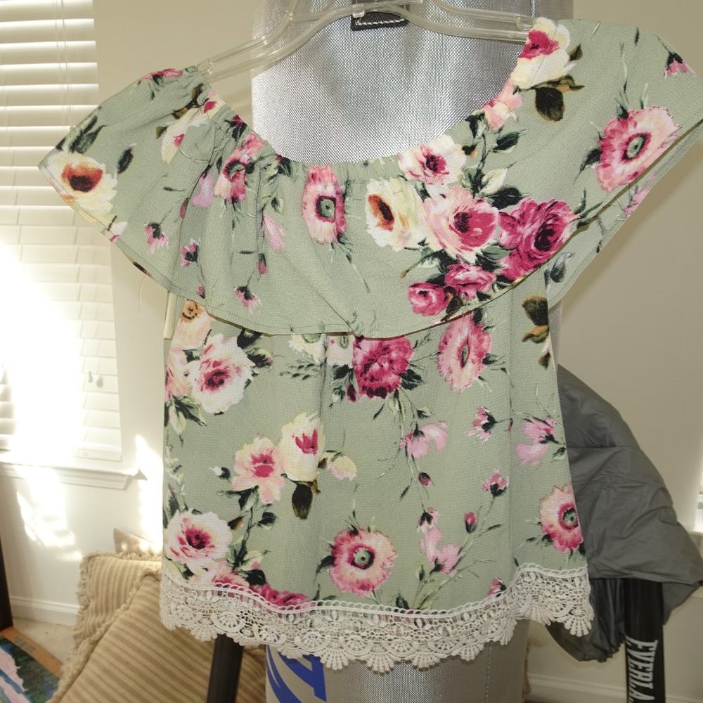 clothing - Picture 2 of 6